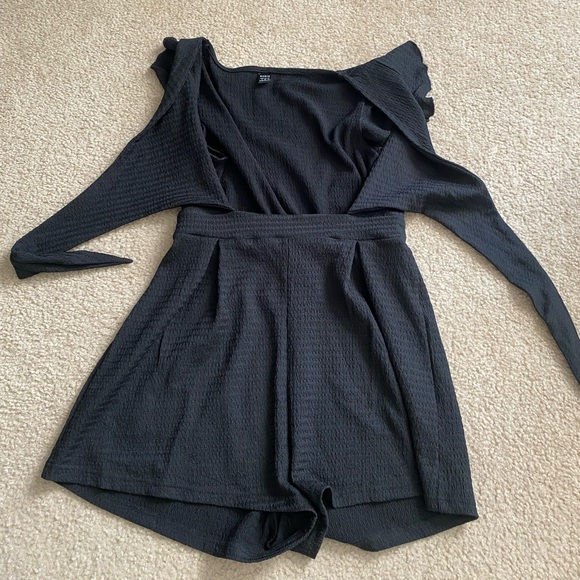 Front wrap romper - Picture 2 of 3